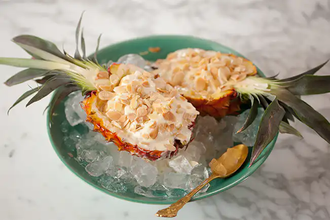 Abacaxi retrô com sorvete