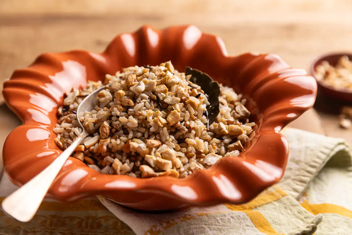 Arroz sete cereais com castanha-de-caju na pressão