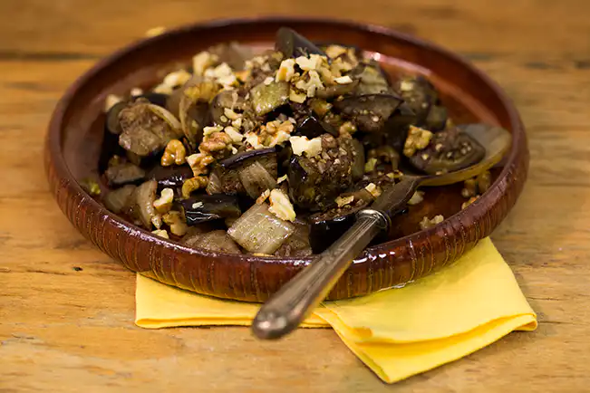 Berinjela refogada com pimenta síria