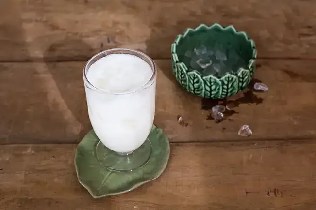 Ayran (bebida refrescante de iogurte)