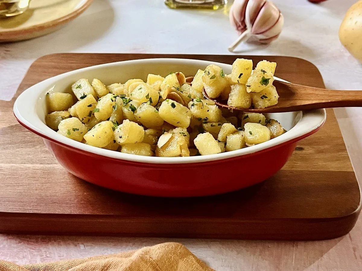 Batata sauté na frigideira