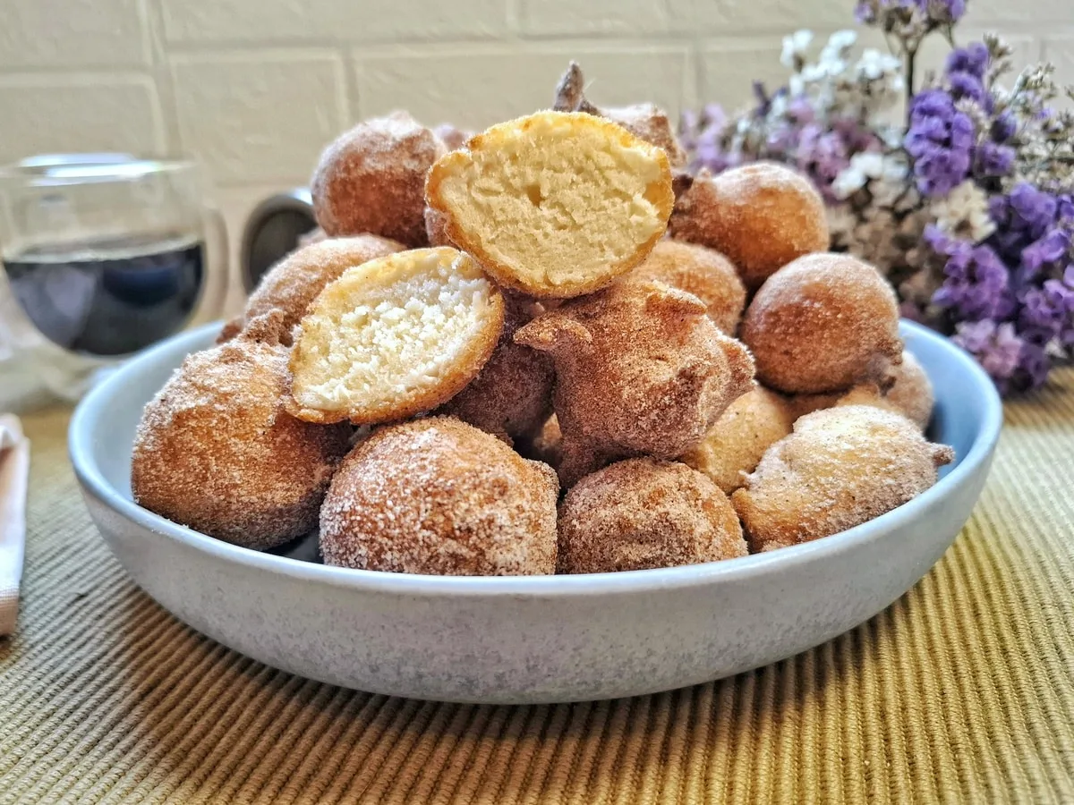 Bolinho de chuva simples com água