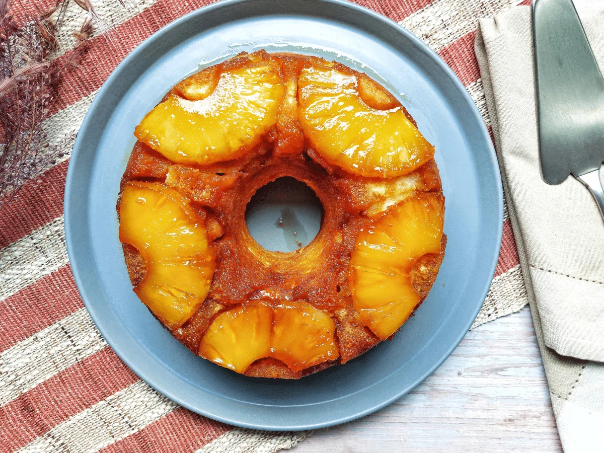 Bolo caramelo de abacaxi