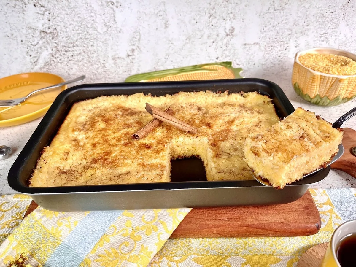 Bolo cremoso de flocão e coco