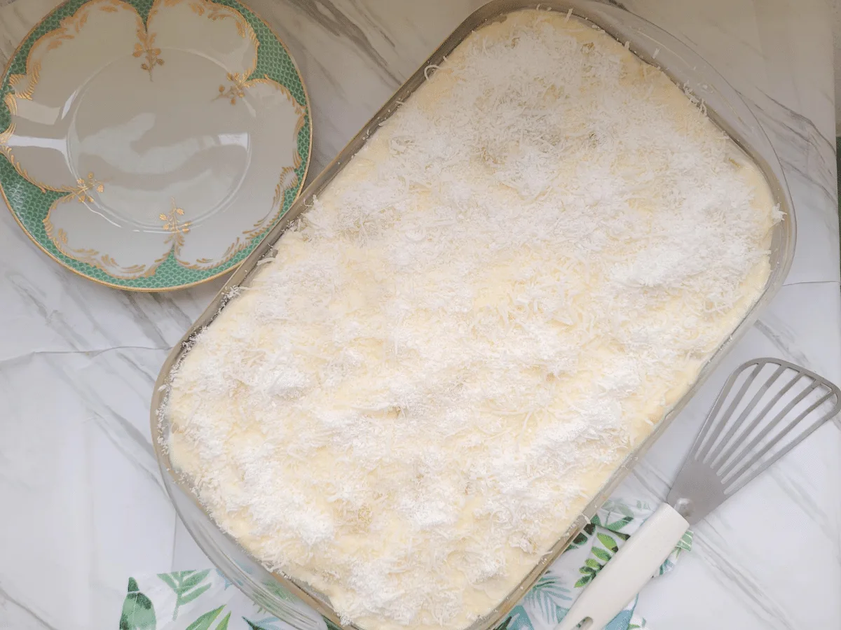 Bolo de abacaxi com coco