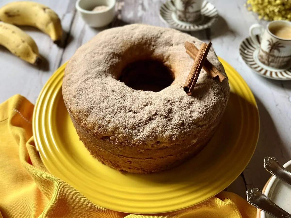 Bolo de banana com canela