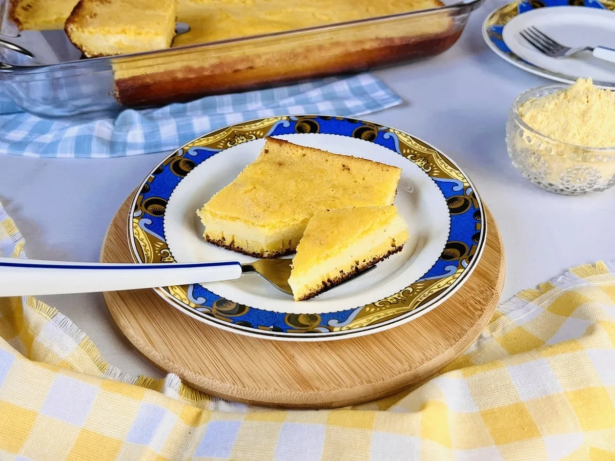 Bolo de fubá cremoso fácil