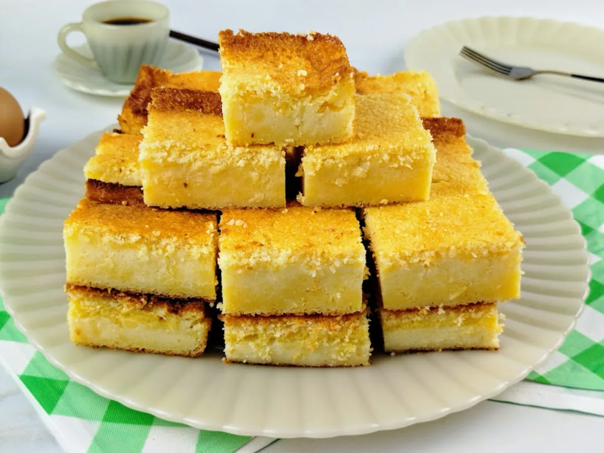 Bolo de fubá cremoso simples e rápido