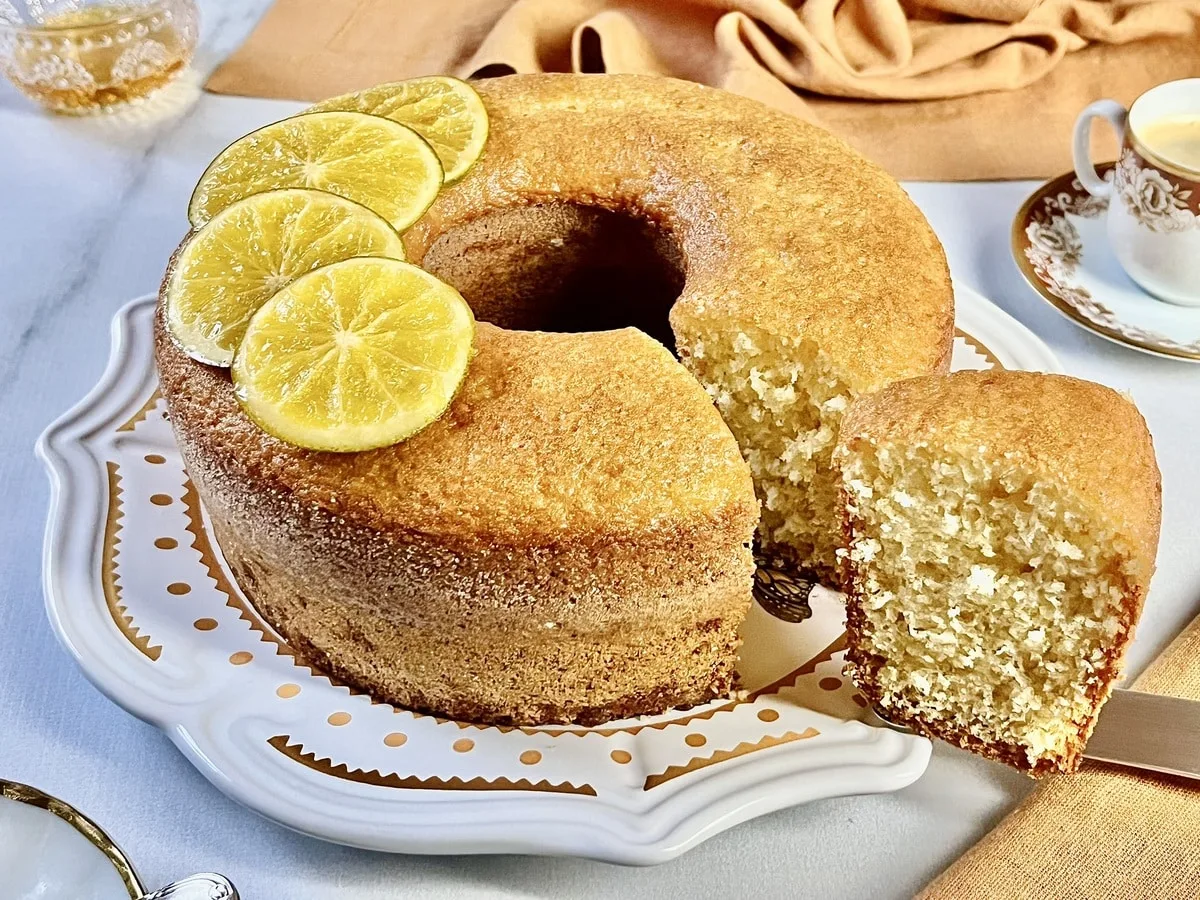 Bolo de laranja com casca simples