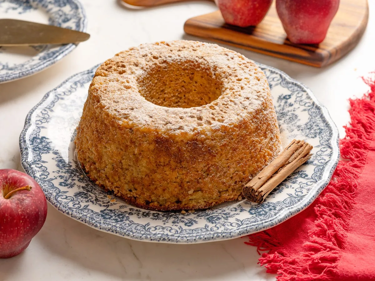 Bolo de maçã na air fryer