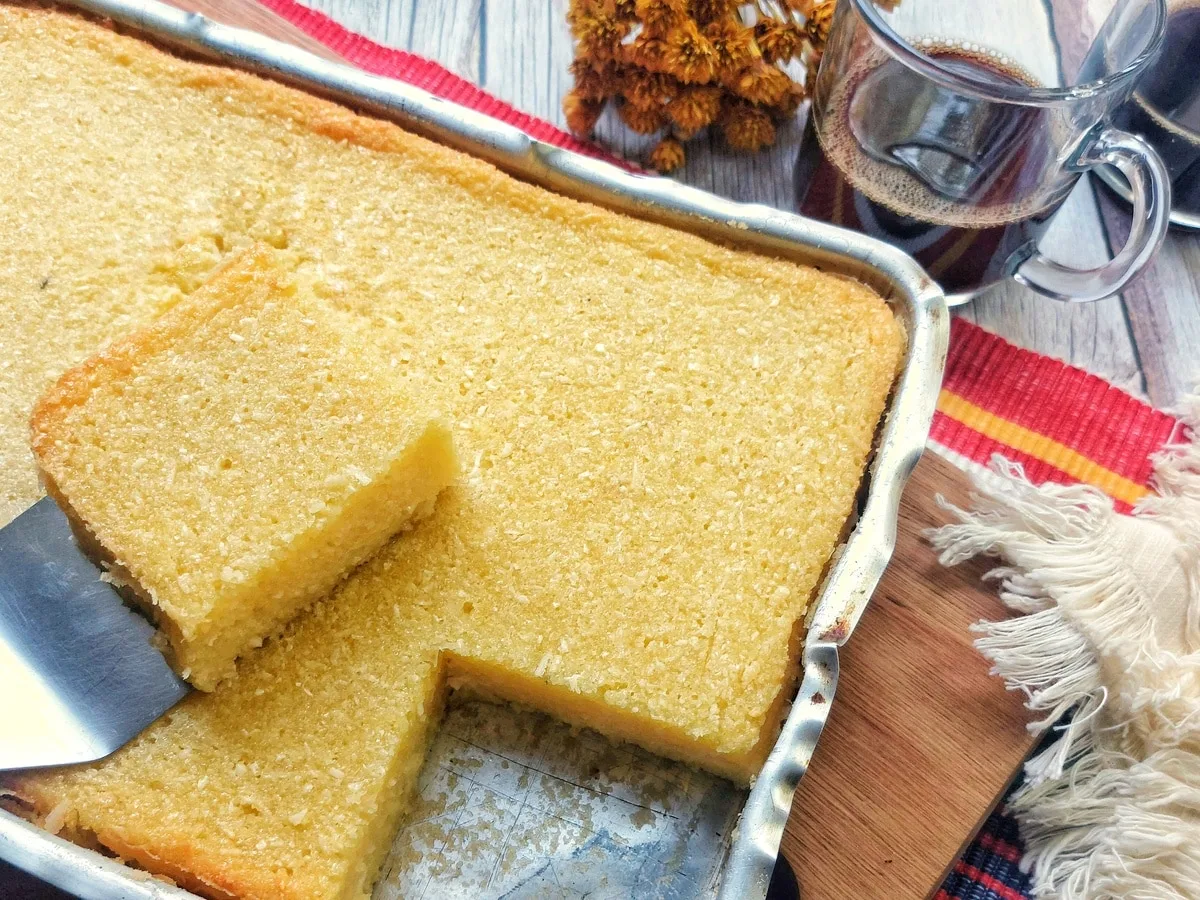 Bolo de mandioca no liquidificador