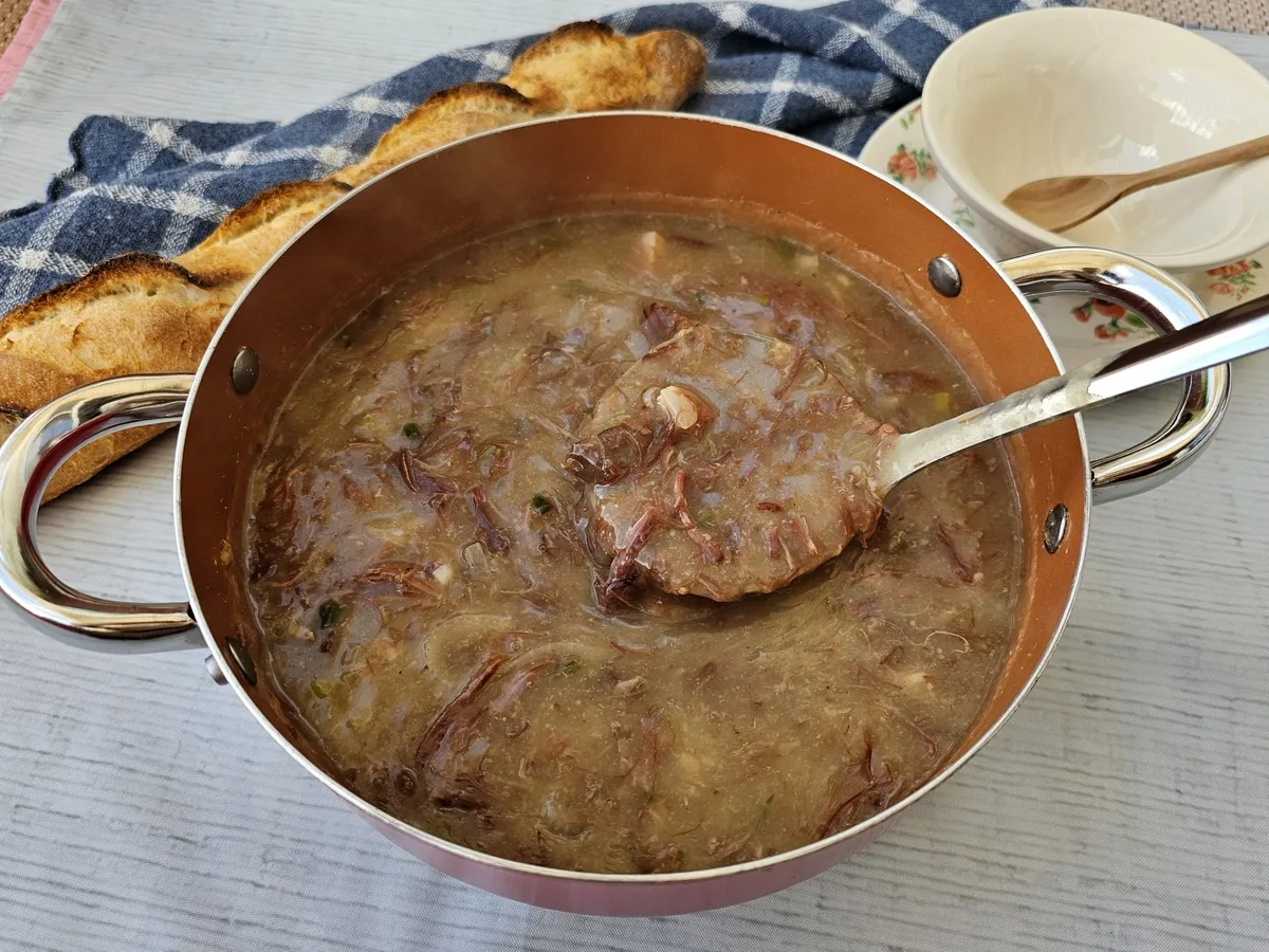 Caldo de mandioca com carne-seca
