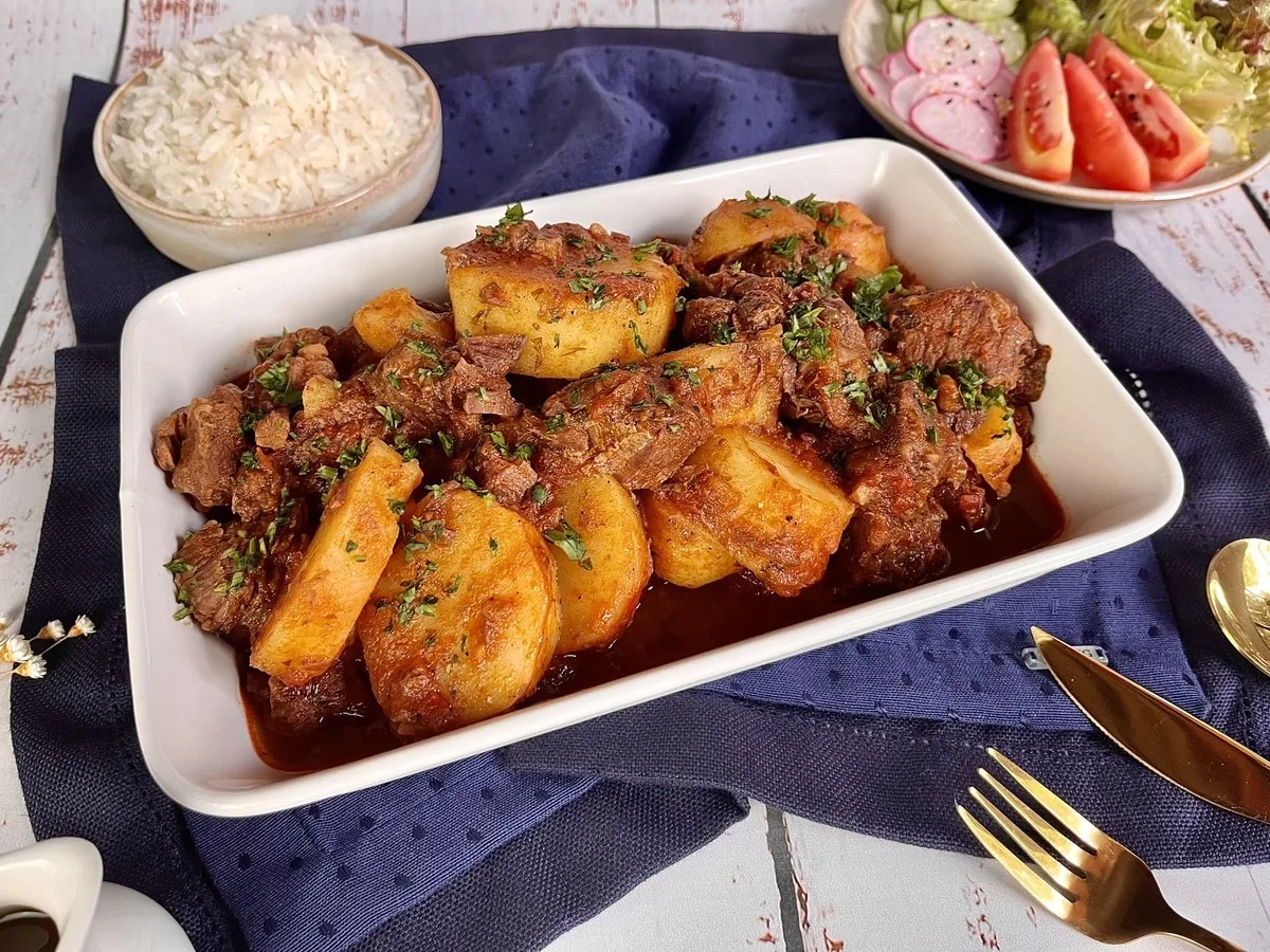 Carne de panela com batatas