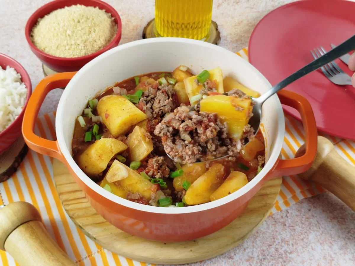 Carne moída com mandioca