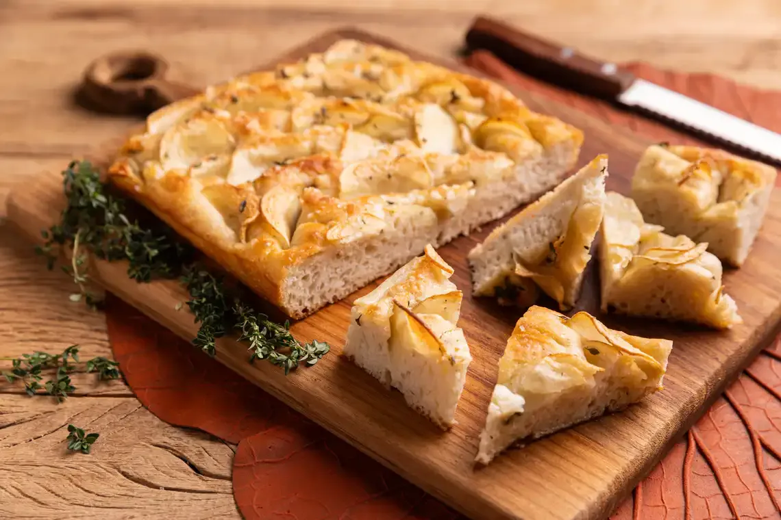 Focaccia de batata com tomilho (sem sova)