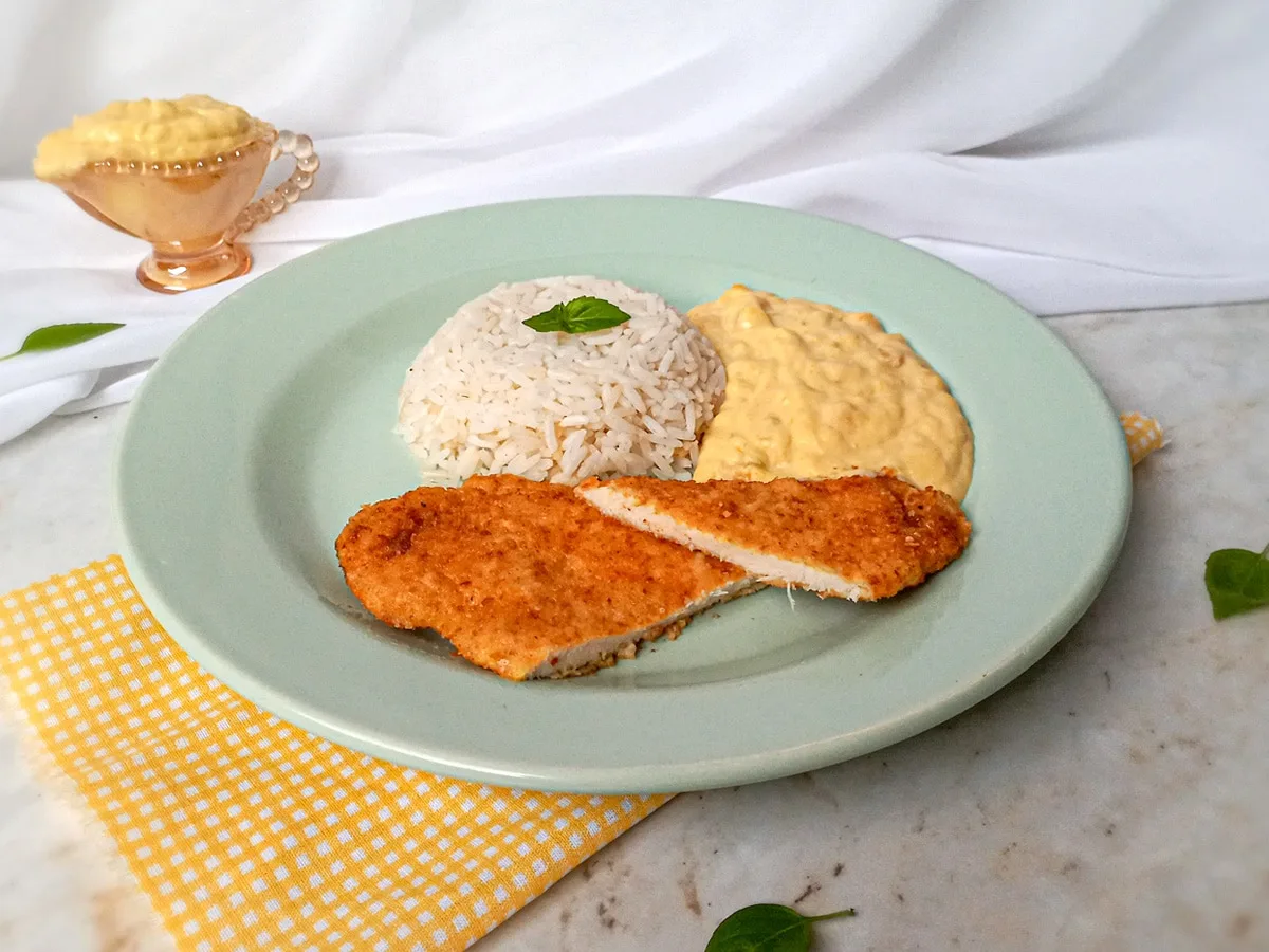 Frango à milanesa com creme de milho