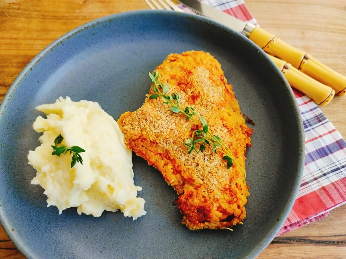 Frango empanado com aveia assado
