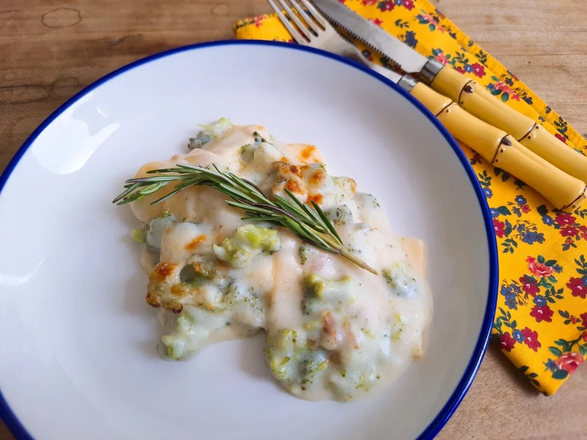 Lasanha de brócolis com molho branco