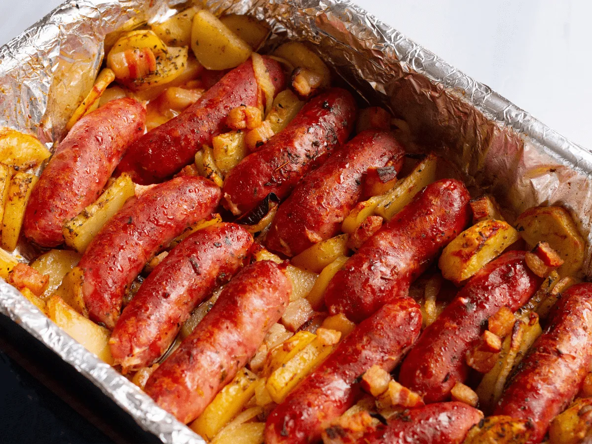 Linguiça assada com batatas
