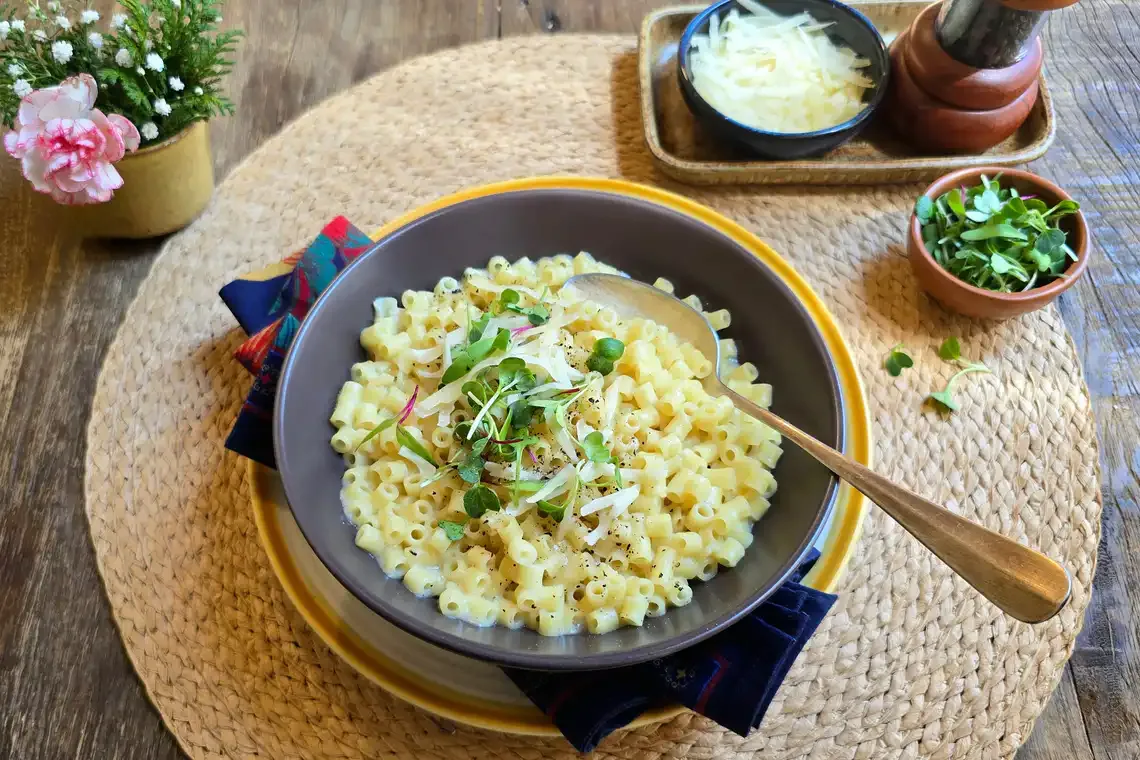 Macarrão cacio e pepe em uma panela só