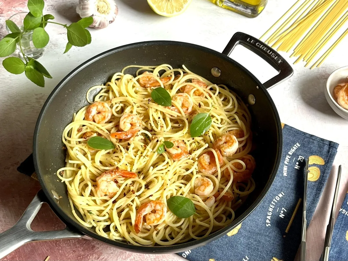 Macarrão com camarão fácil