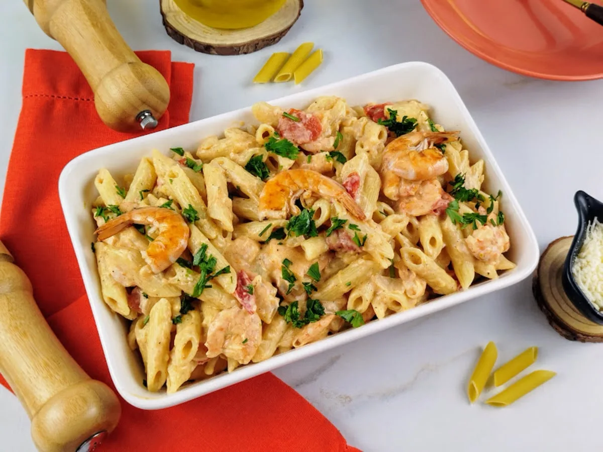 Macarrão cremoso com camarão