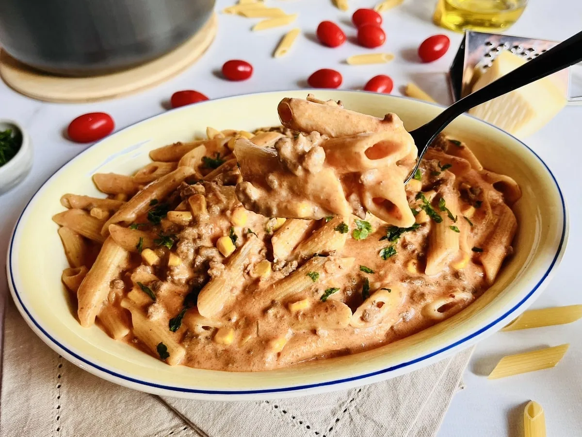 Macarrão de panela de pressão com carne moída