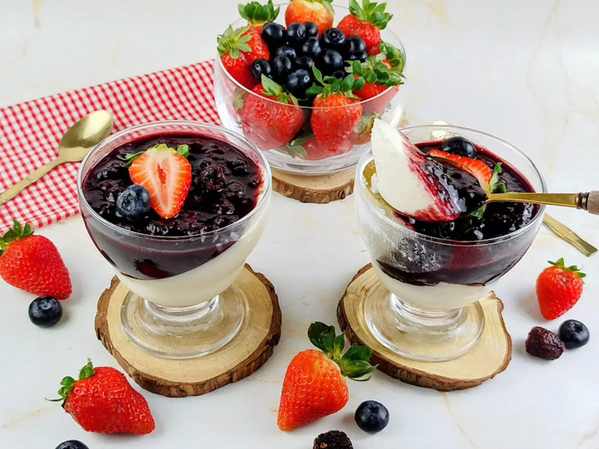 Panacota de frutas vermelhas