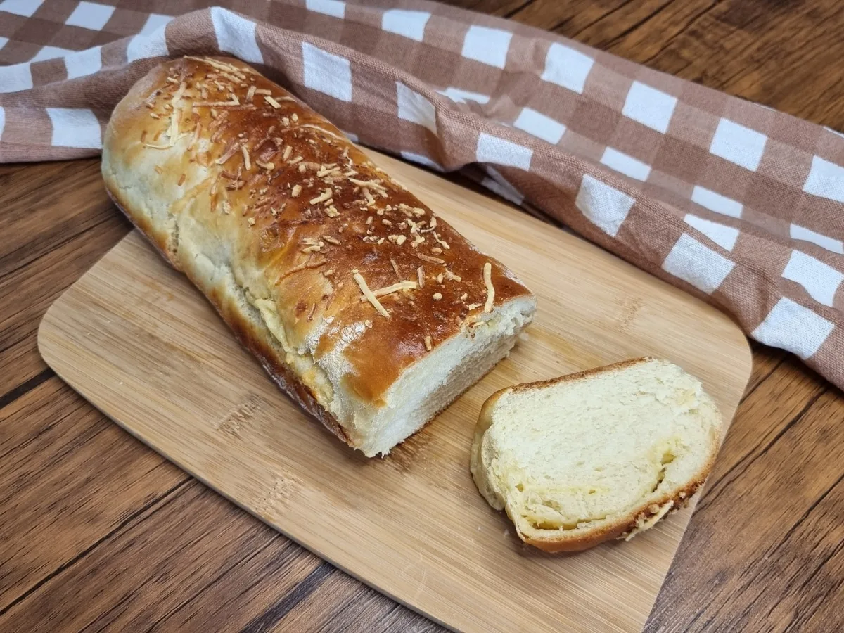Pão caseiro com queijo