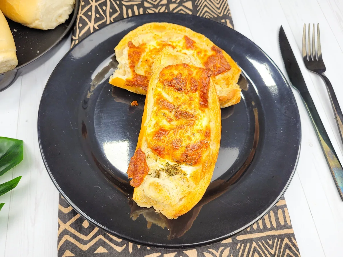 Pão com ovo e queijo na air fryer