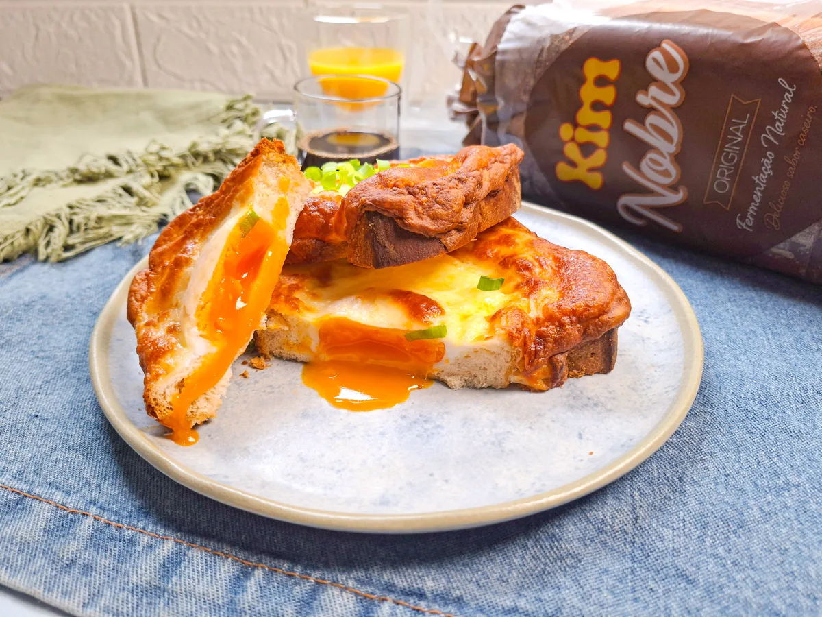 Pão com ovo na air fryer