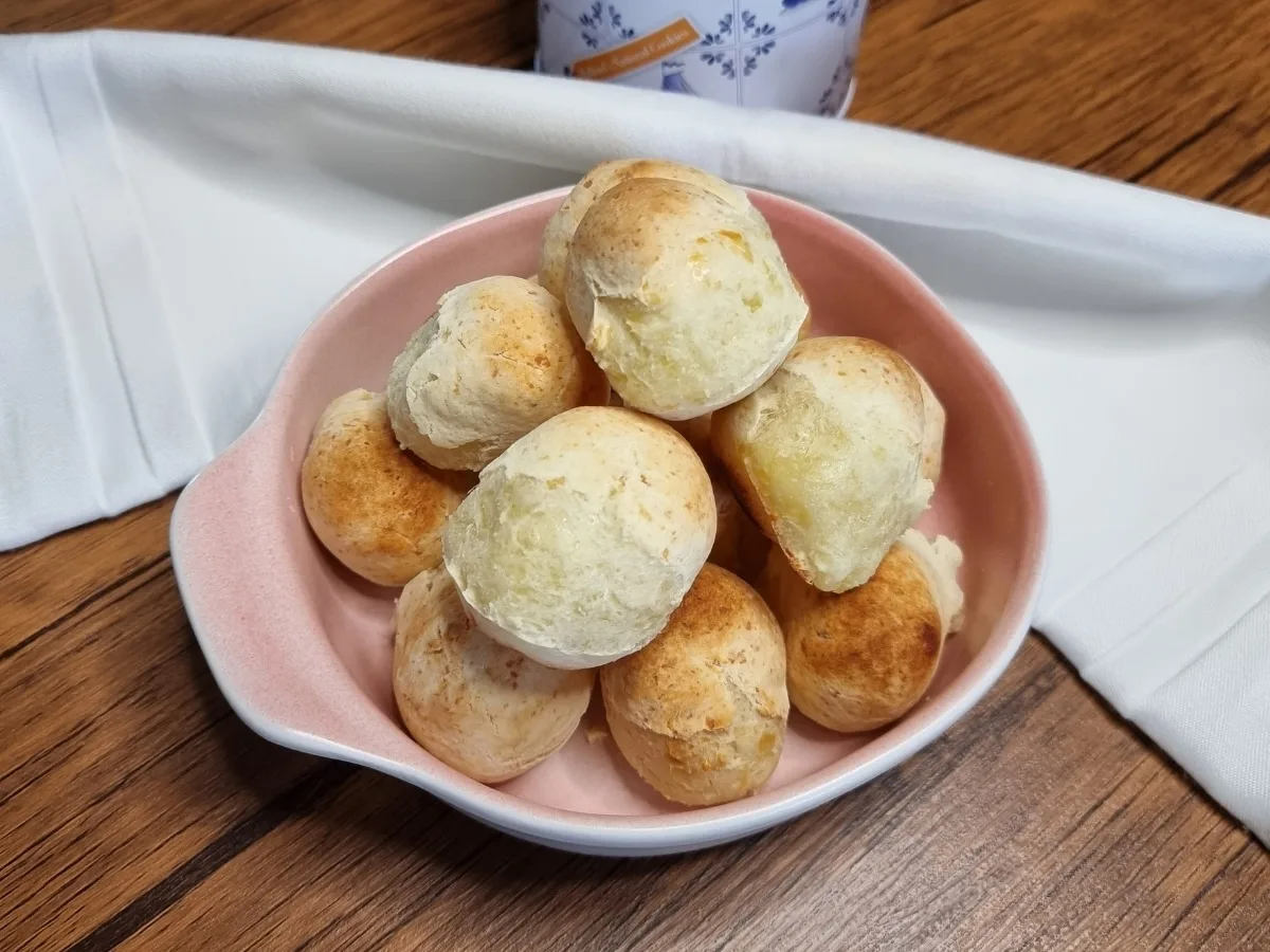 Pão de queijo de batata-doce fácil