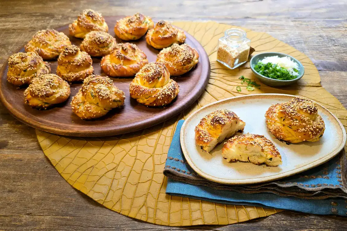 Pãozinho de parmesão e cebolinha