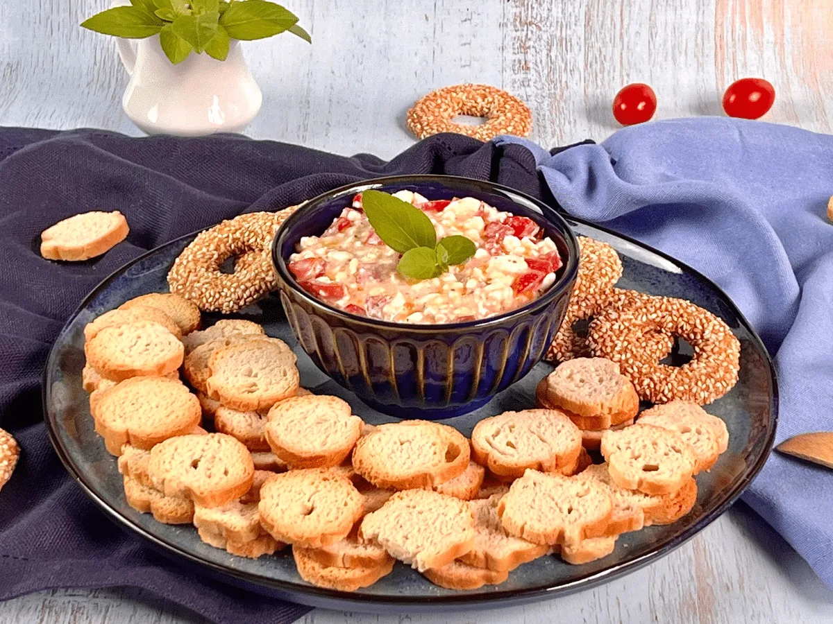 Pate de cottage com tomate