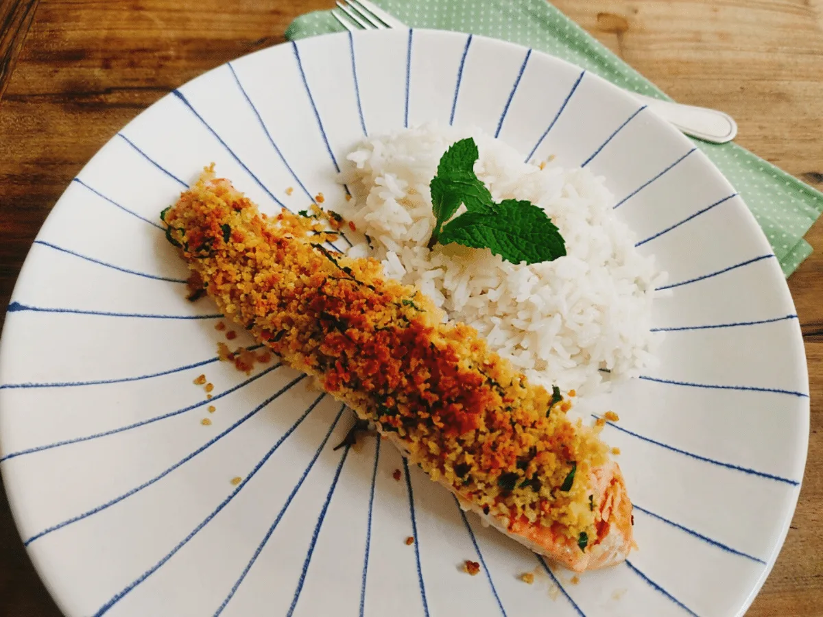 Peixe assado com crosta crocante