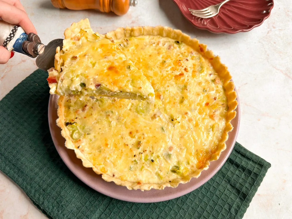 Quiche de alho-poró com bacon