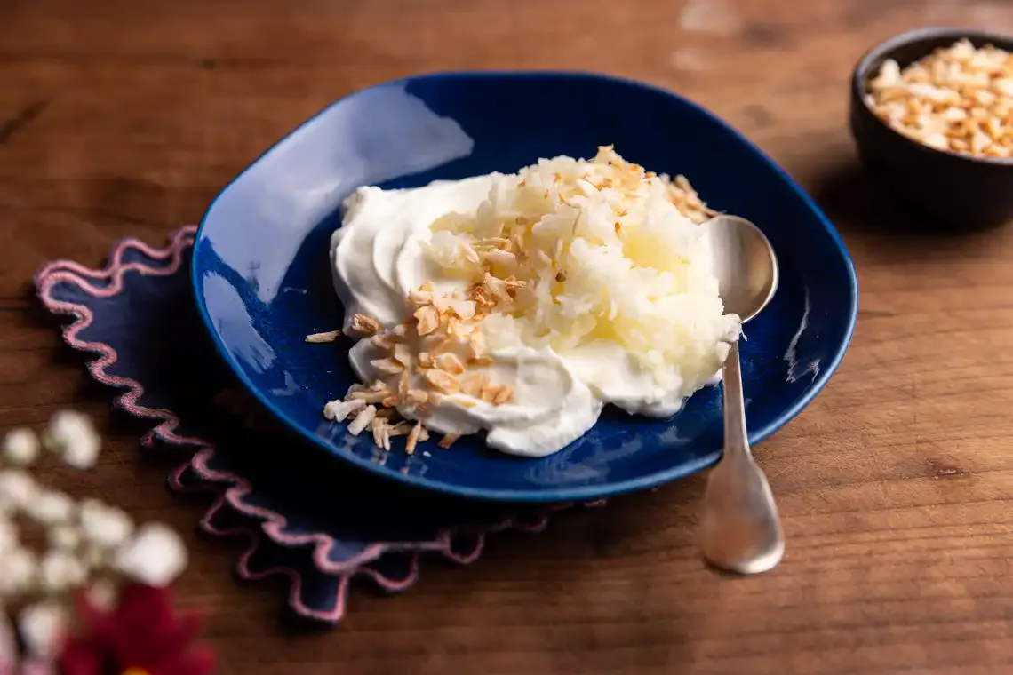 Raspadinha de abacaxi congelado