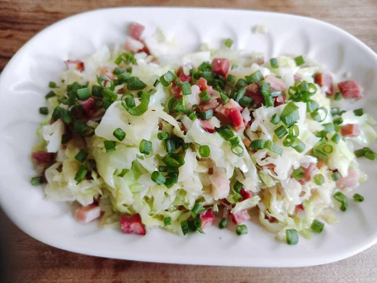 Repolho refogado com bacon e calabresa