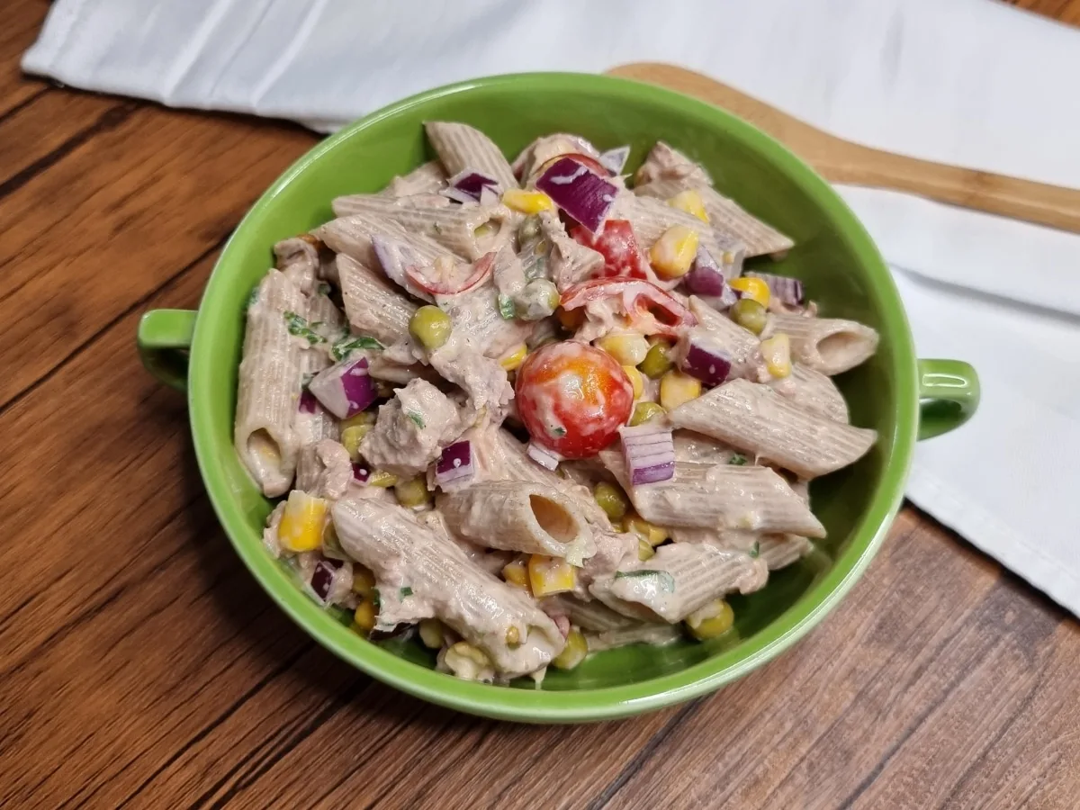Salada de macarrão com atum light