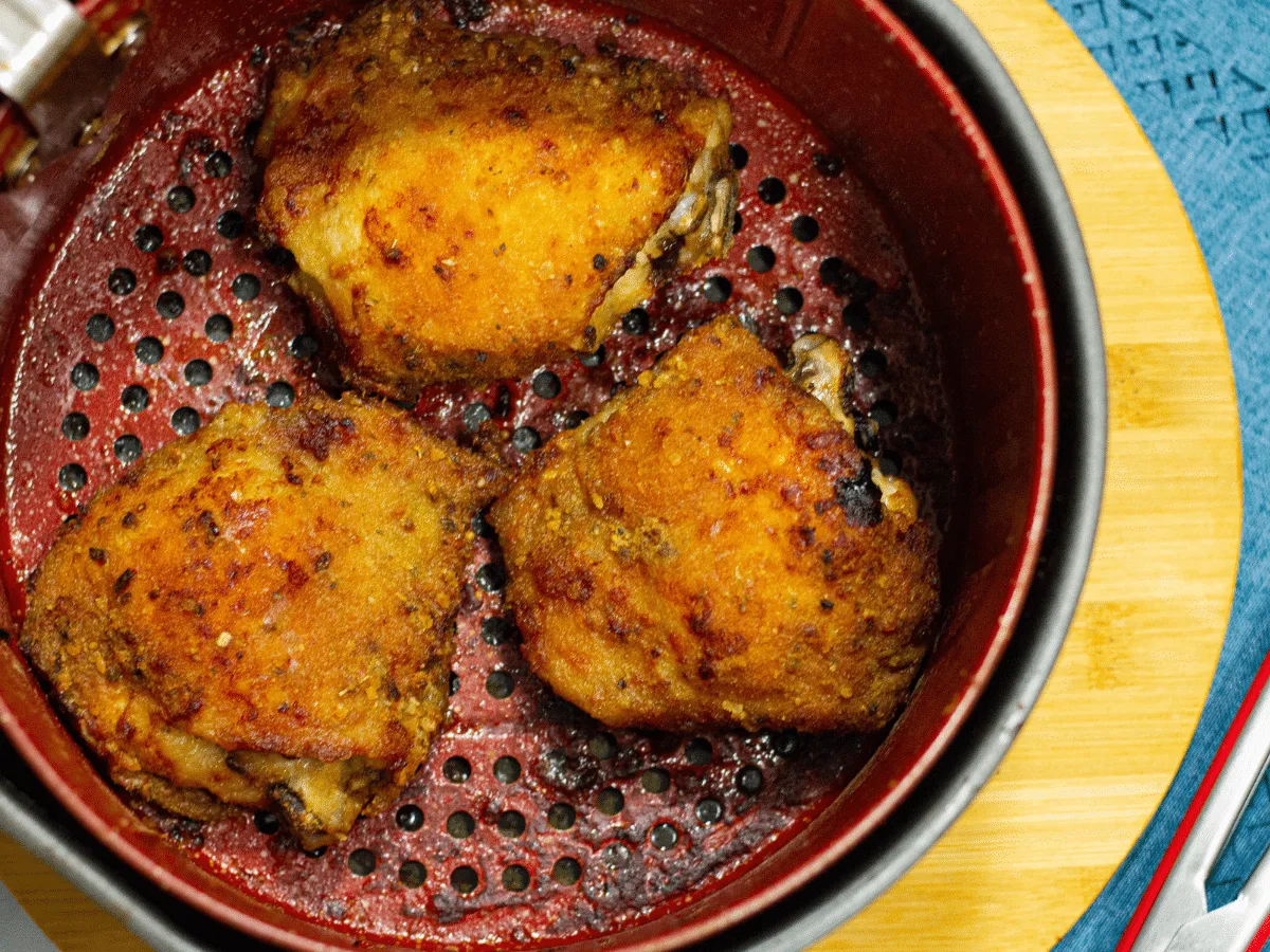 Sobrecoxas crocantes na airfryer