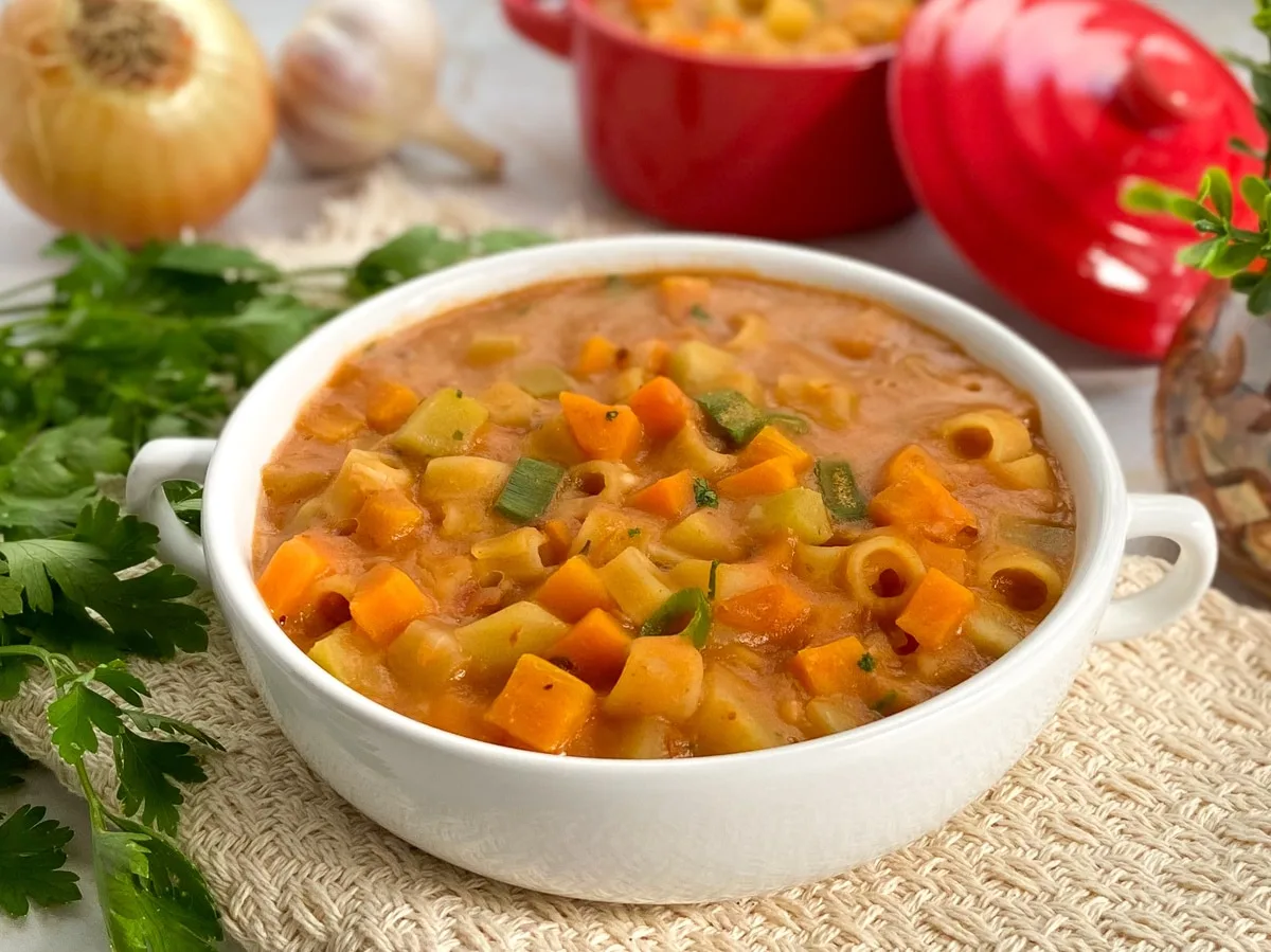 Sopa de feijão com legumes