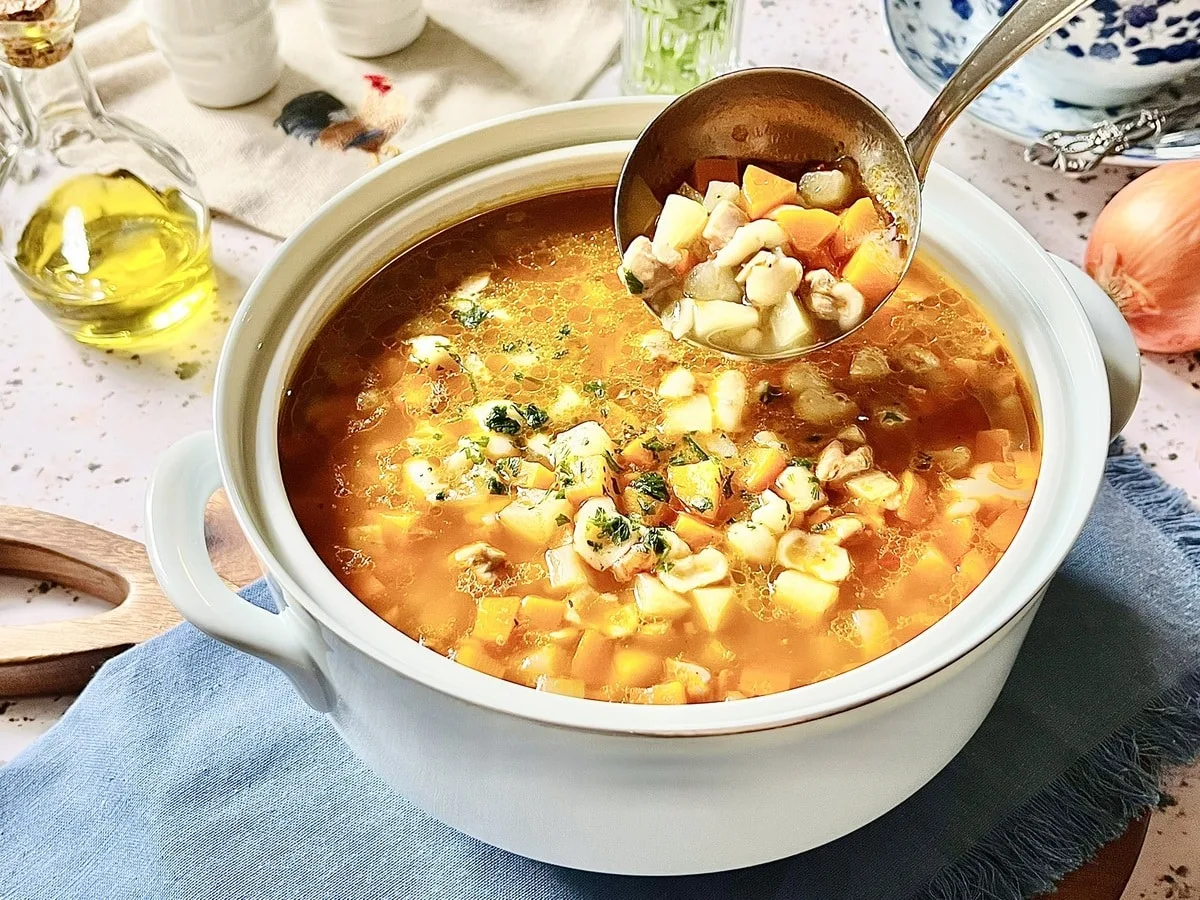 Sopa de legumes com frango
