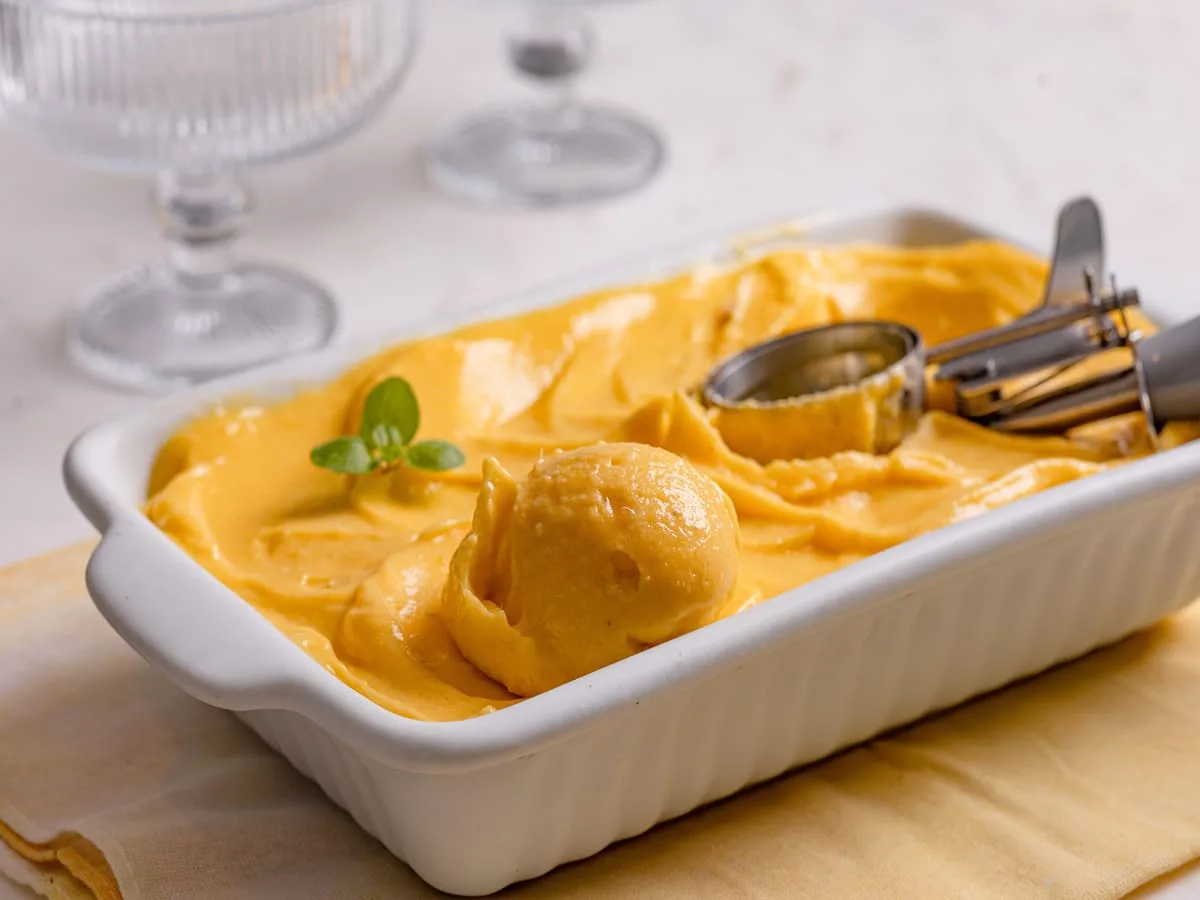 Sorvete de banana e manga no liquidificador