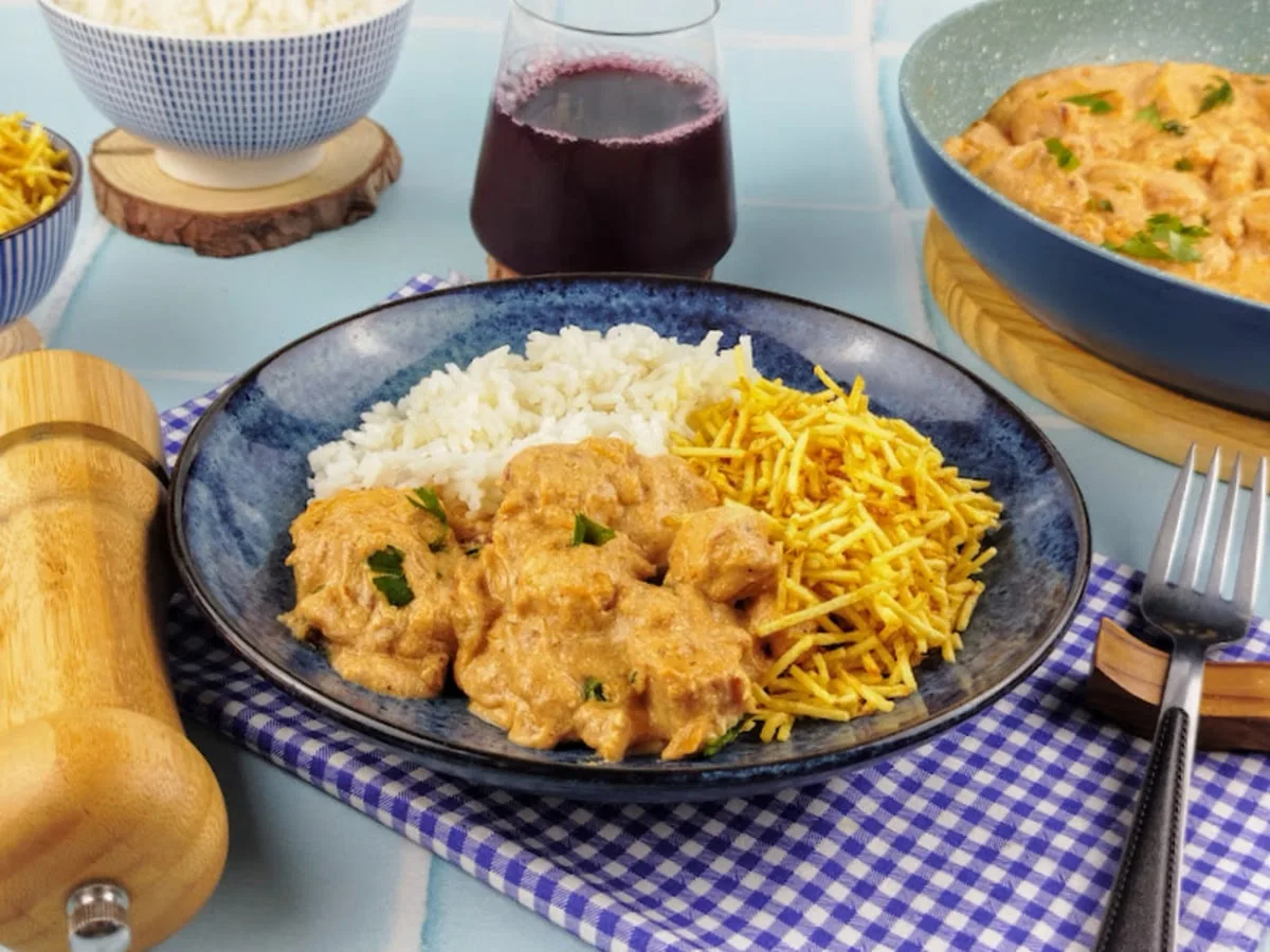 Strogonoff de frango com creme de ricota
