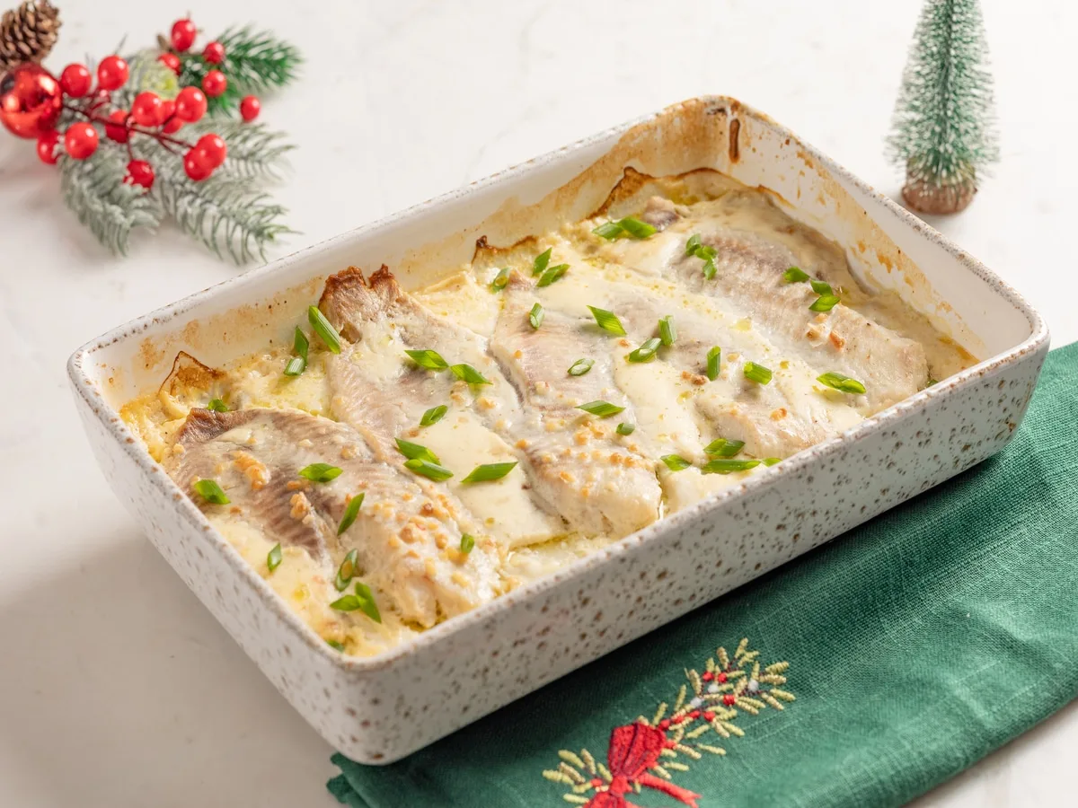 Tilápia assada com creme de cebola