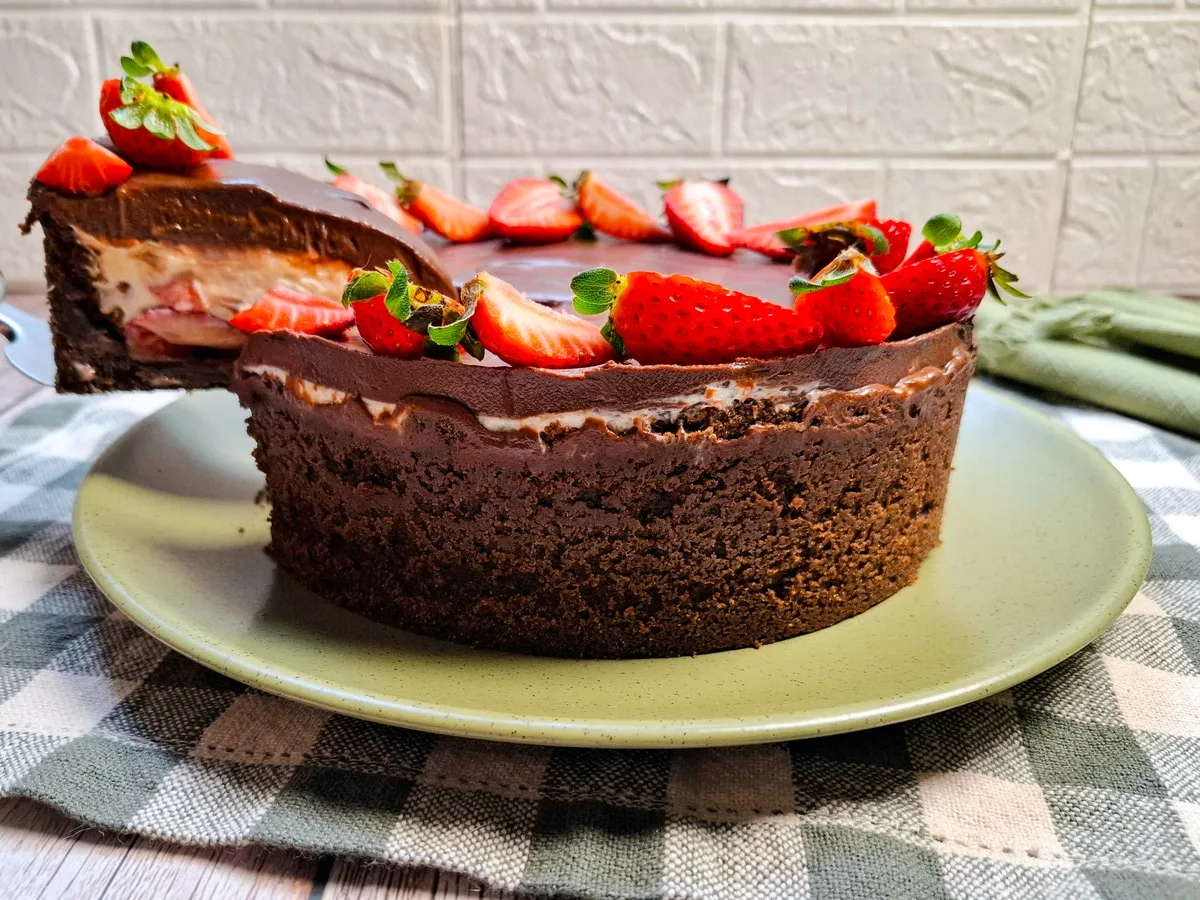 Torta de chocolate com morango