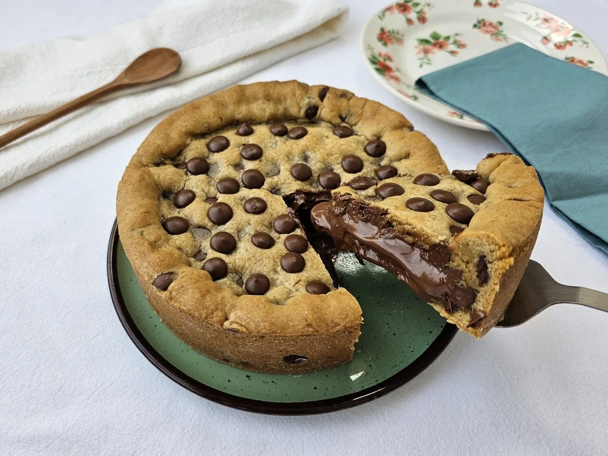Torta de cookie com recheio de Nutella