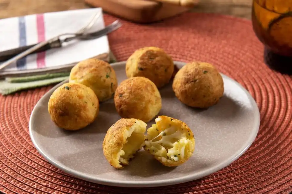 Bolinho de arroz com queijo na Air Fryer da Rita Lobo