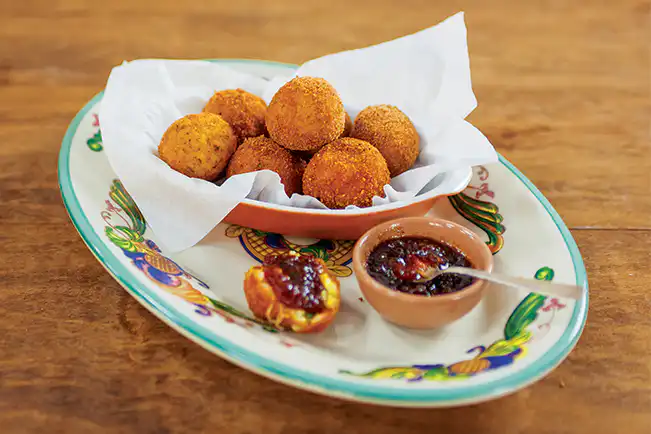 Bolinho de risoto (arancini)
