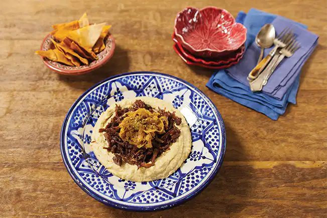Carne com homus (Hummus Ma Lahma)
